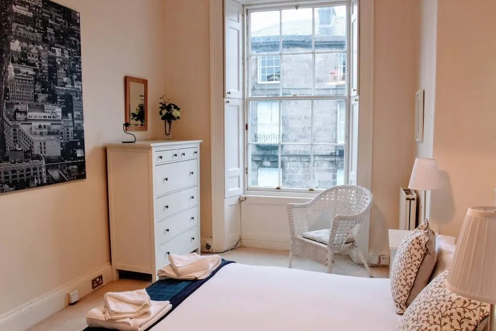 2 Bedroom Flat In The Central New Town