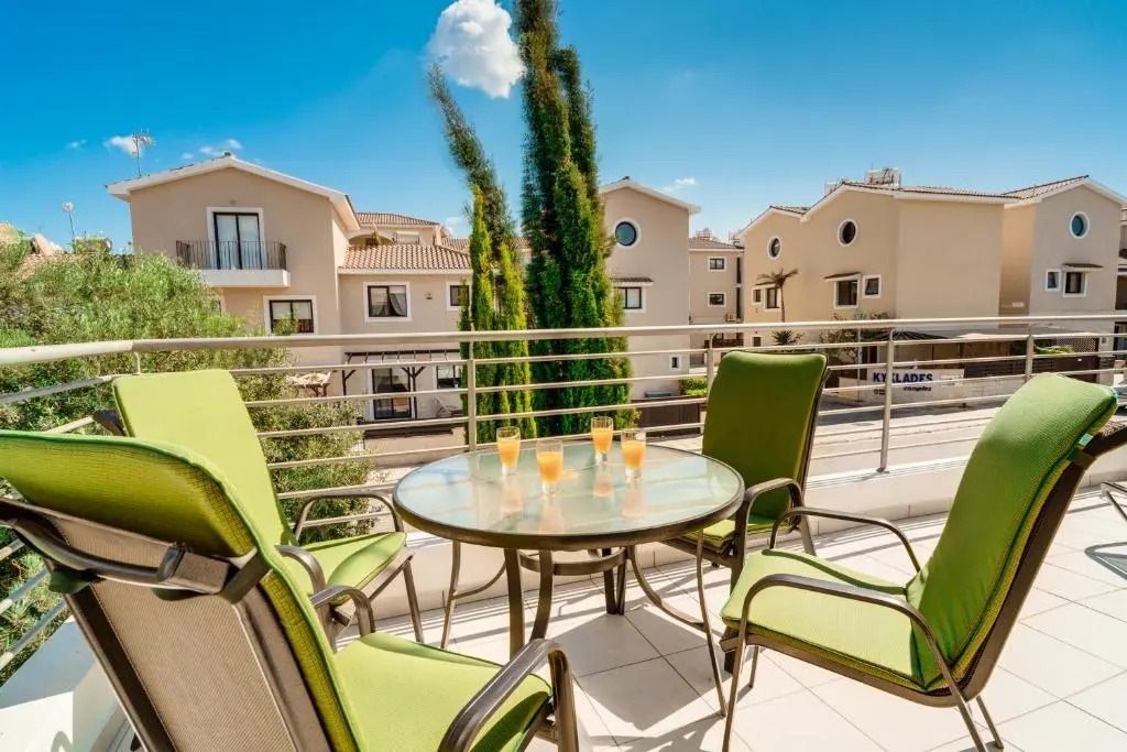 Lovely 2 Bedroom Family Apartment w/ Pool