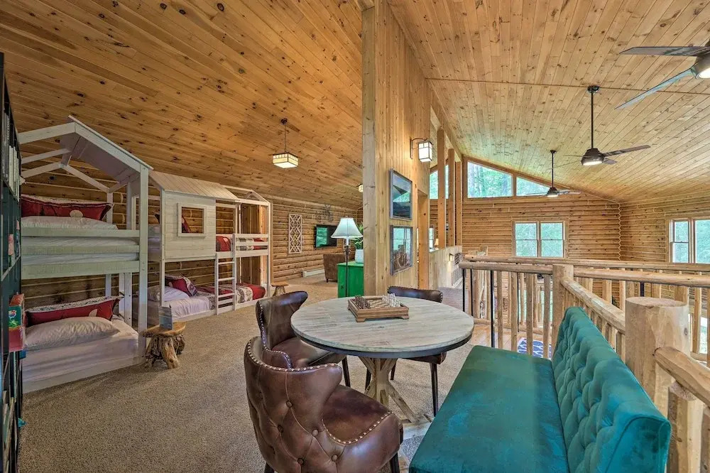 Luxe Riverfront Lodge: Group Wine and Ski Retreats