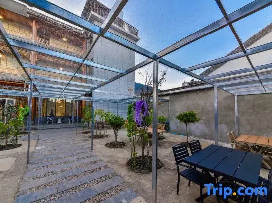 There is a worry-free inn by the sea (Erhai store)