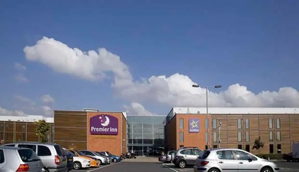 Premier Inn Heathrow Airport T2 & T3 (Bath Road)