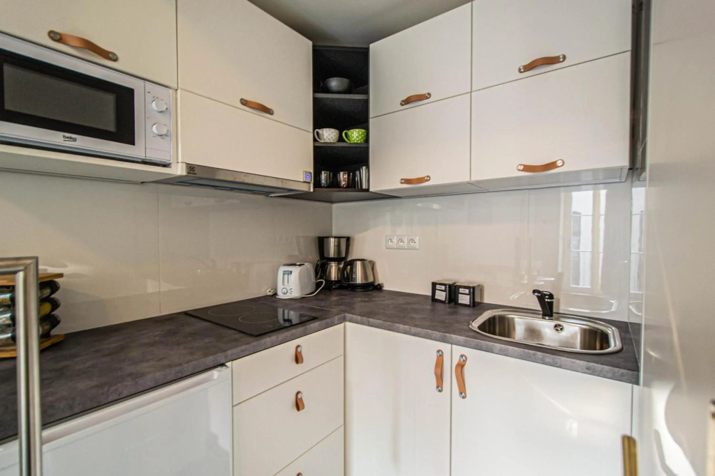Main train station apartment close to the the Main Square