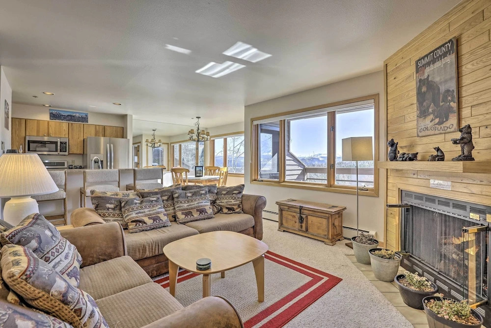 Condo w/ Views & Hot Tub Access in Silverthorne!
