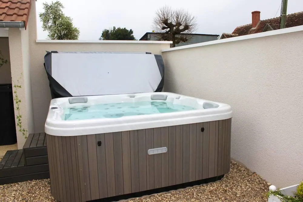 House With 2 Bedrooms in Saint Aignan, With Enclosed Garden and Wifi