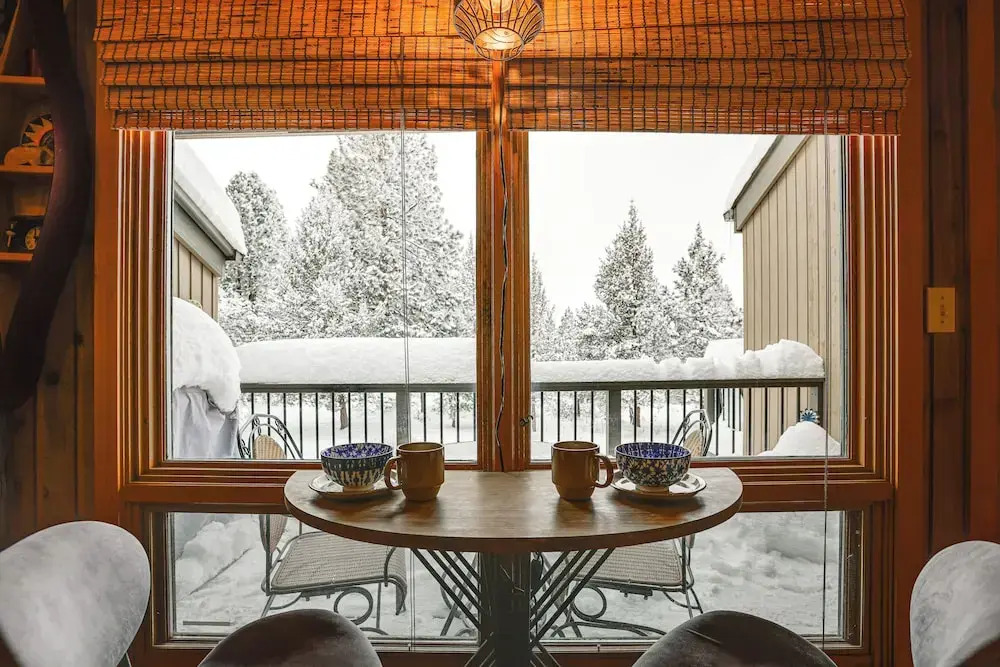 Patio & Pool Access! Year-Round Base in Bend