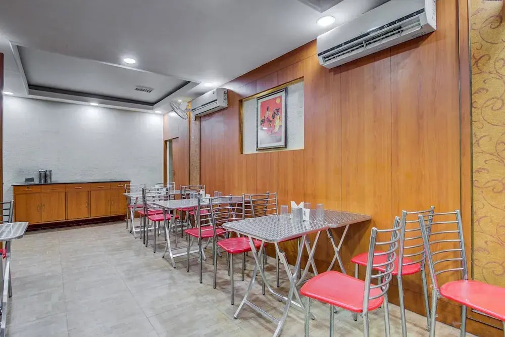 OYO Flagship 7852 Hotel Embassy