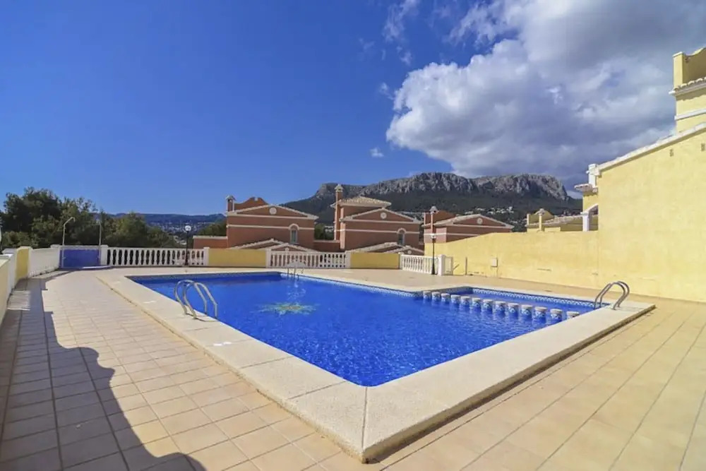 Bungalow - 4 Bedrooms with Pool and WiFi - 104998