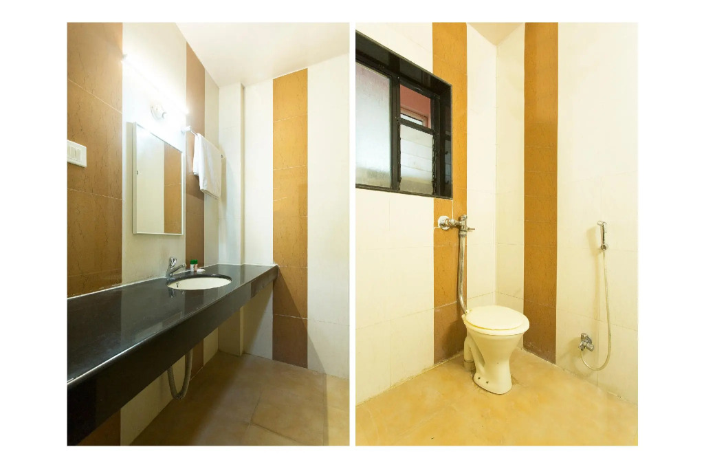 OYO 11091 Hotel Silver Court