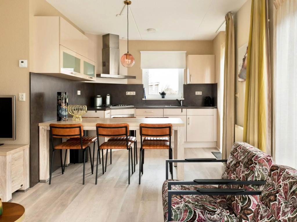 Bungalow near De Alde Feanen with Spa