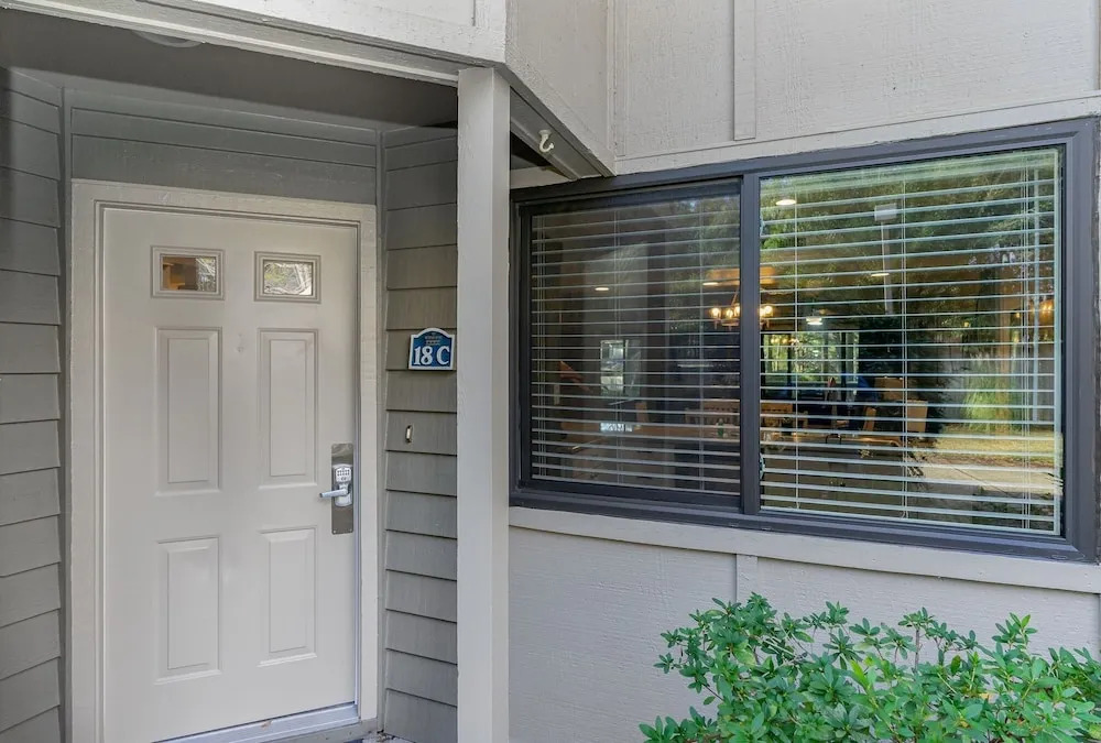 Completely remodeled and open 18C Richmond Park villa