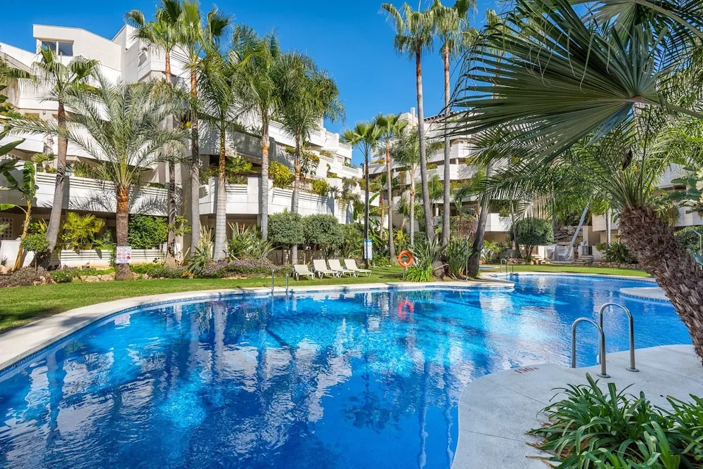 FA-Fab 2 bedroom apt in and outdoor pool