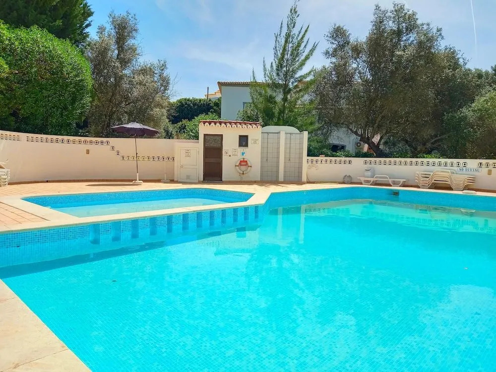 Lovely 2 Bedroom end Townhouse in Carvoeiro