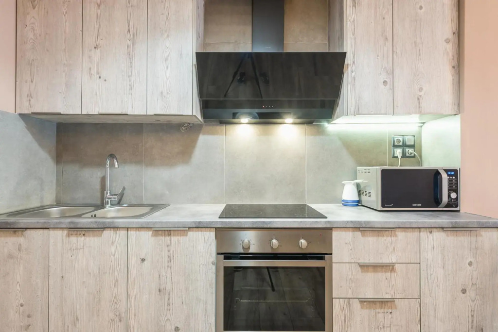 EN Suites Stylish & Comfort Stay near Acropolis