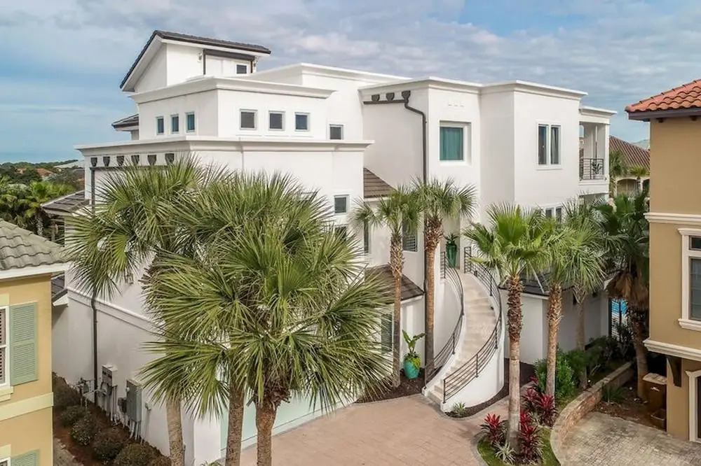 Beaches Be Sippin by Five Star Properties