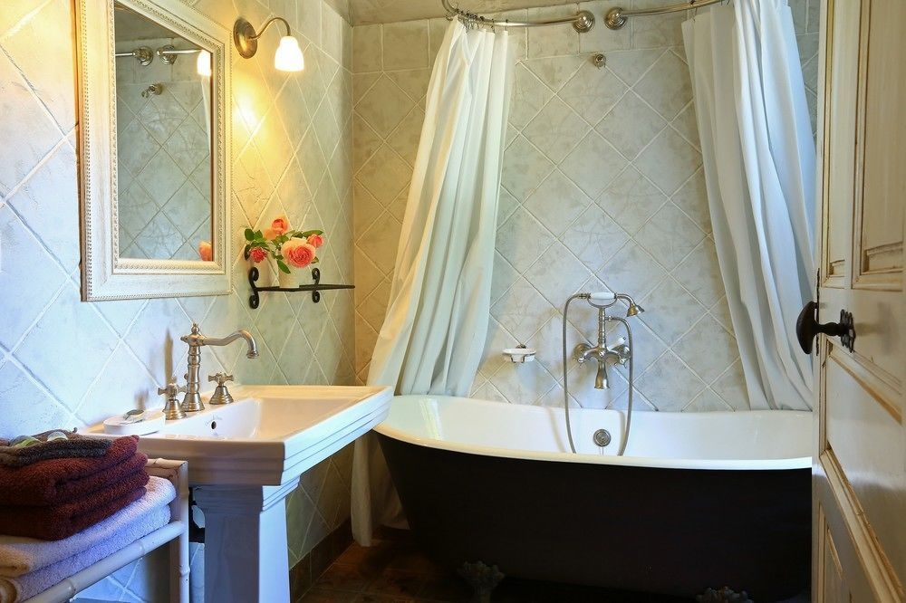 Domaine de Rhodes - 5 Chambres et 7 locations de vacances