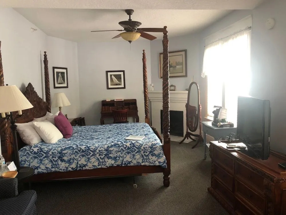 Watergarden Inn at the Bay