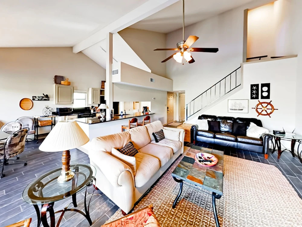 104 Horseshoe Bay Townhouse #18 2 Bedrooms 2 Bathrooms Townhouse