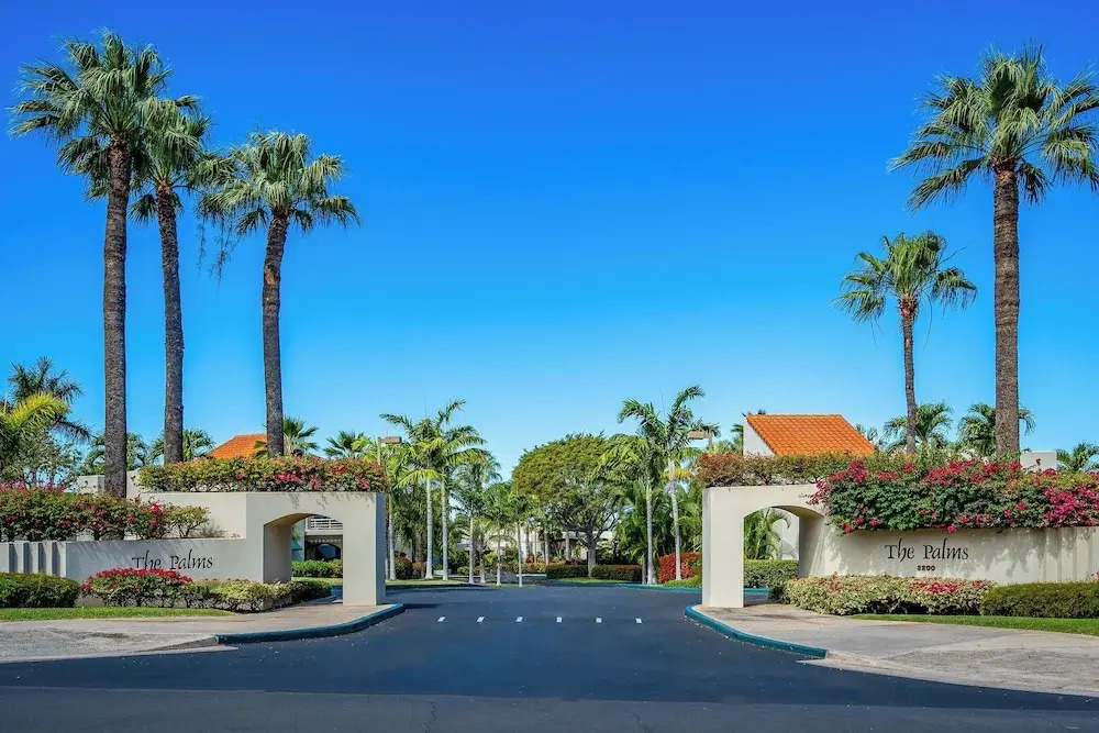 New! Palms 702 - Romantic Retreat - Split AC in Bedroom - Open-air Living Area