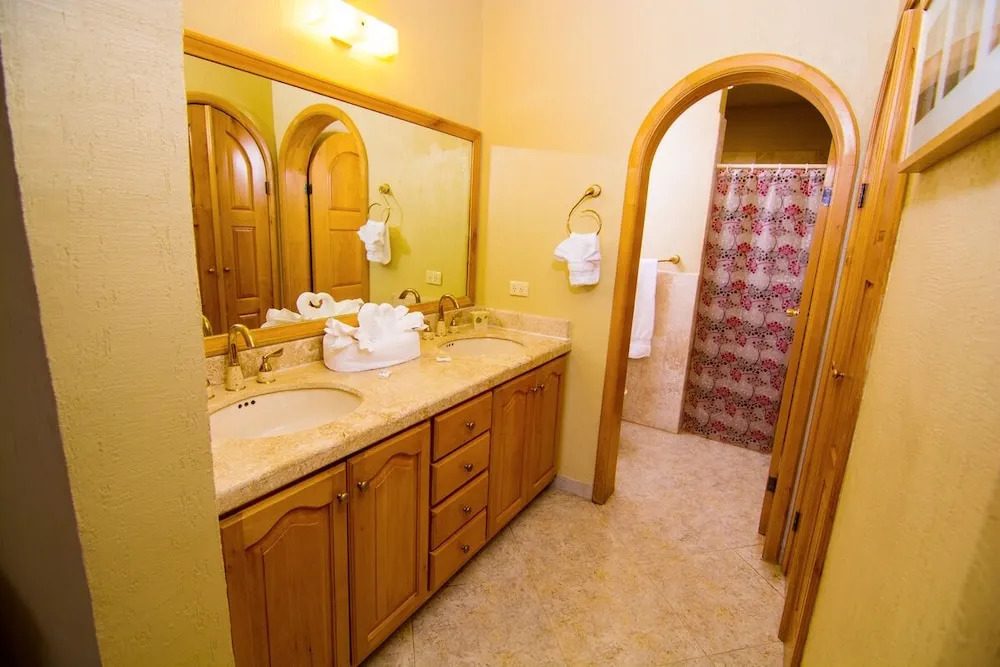 Villa 6 - 4 Br Villa