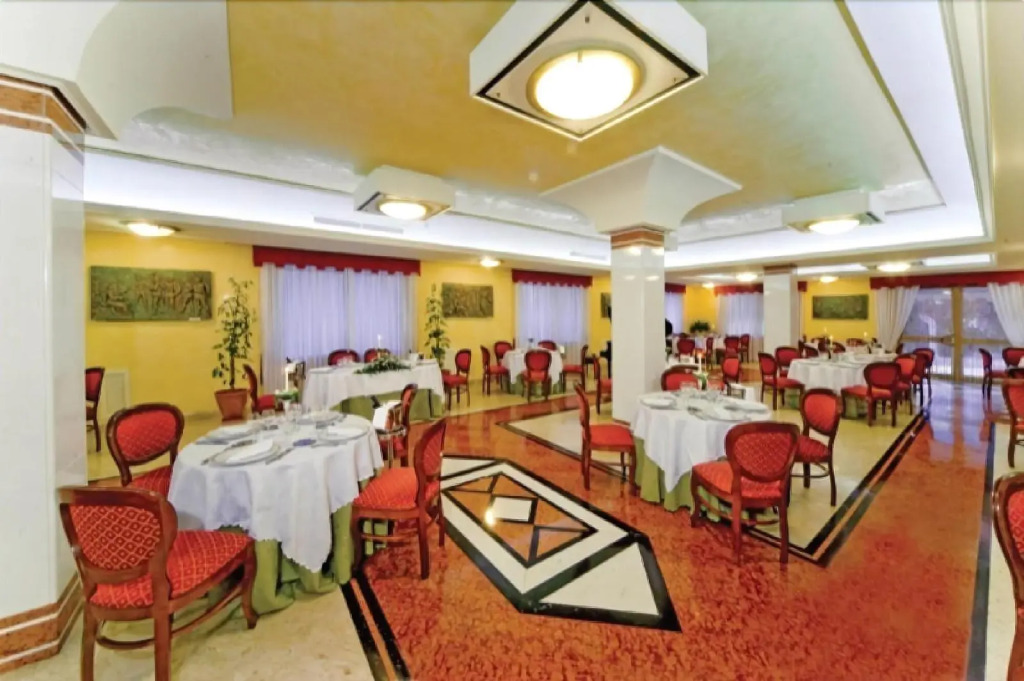 Yellow Park Hotel