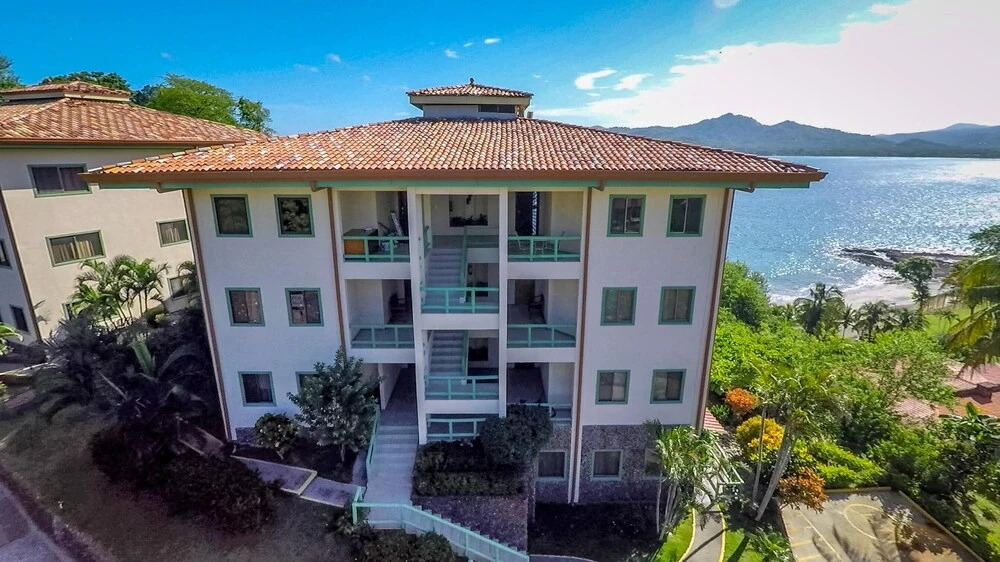 Amazing Ocean Views From This Nicely Equipped Condo