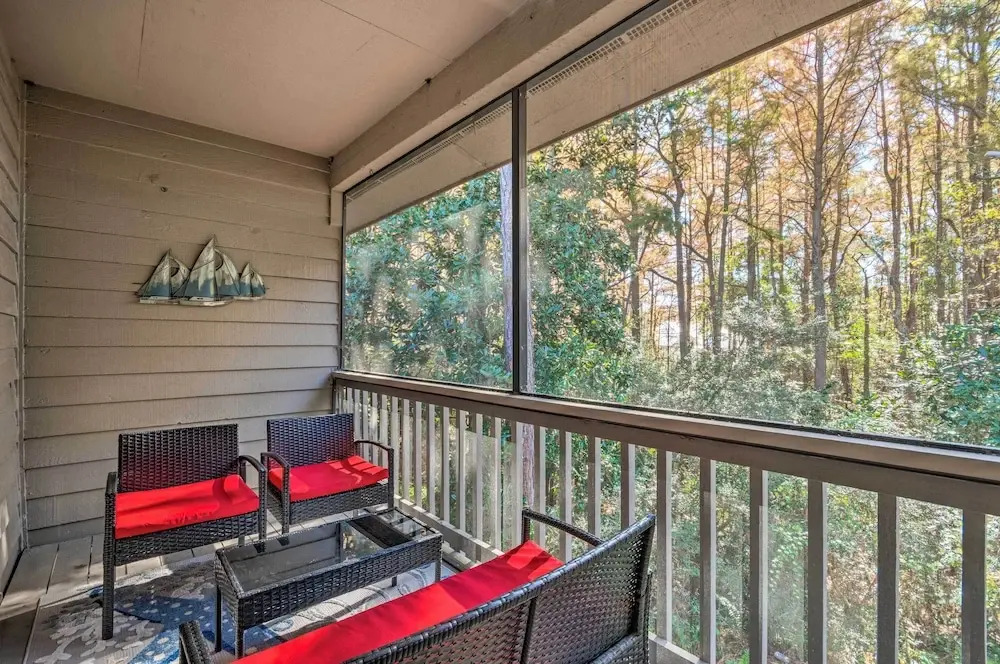 Renovated Gem w/ Pool Access: 1/4 Mi to Beach