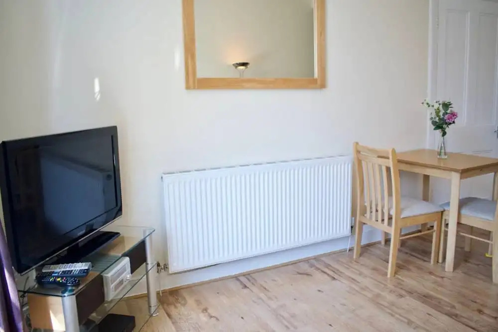 Fantastic 2 Bedroom Holyrood Apartment