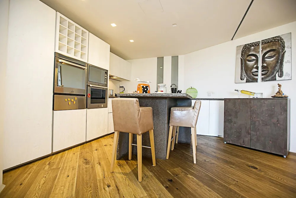Riva Suite Lake View