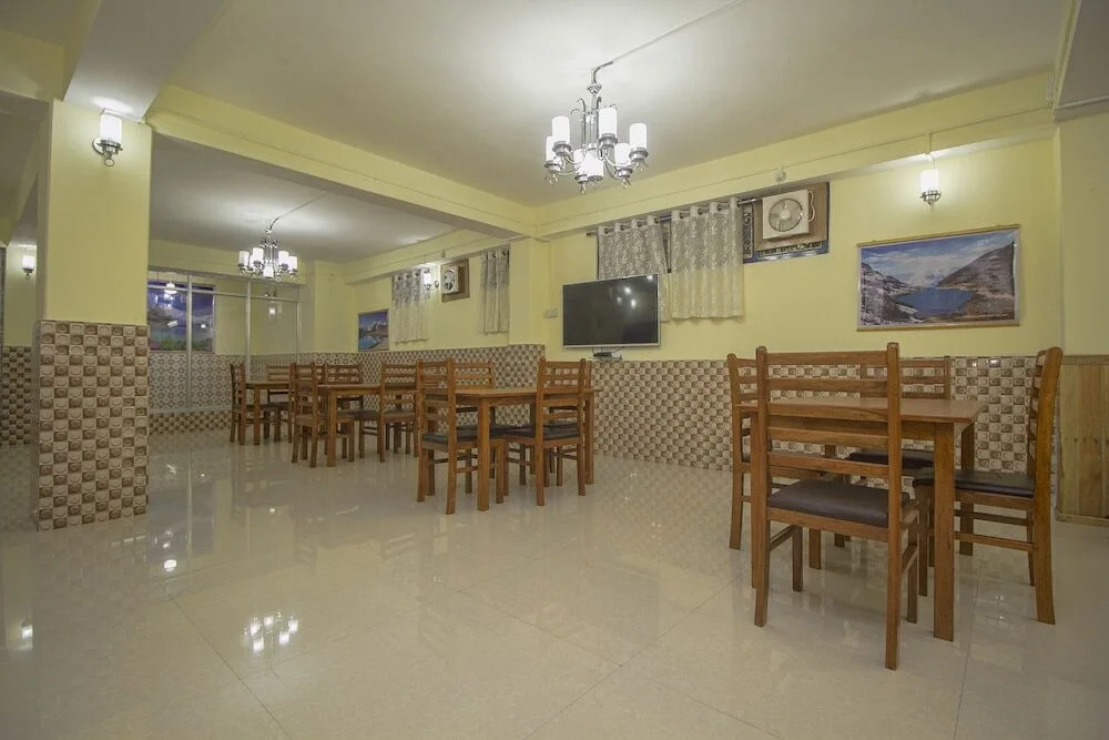 Oyo 24942 Hotel Lhasa