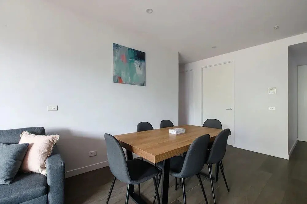 A 3BR Apt Next to Melbourne Zoo, Free Parking