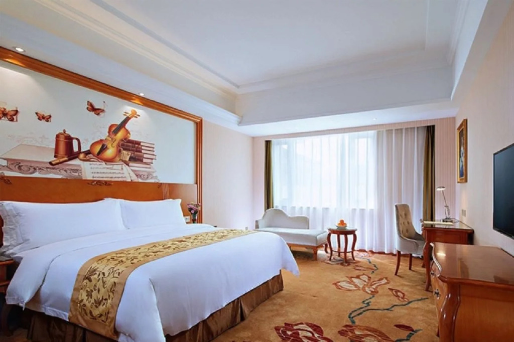 Vienna Hotel (Guangzhou Xintang Shacun Metro Station)