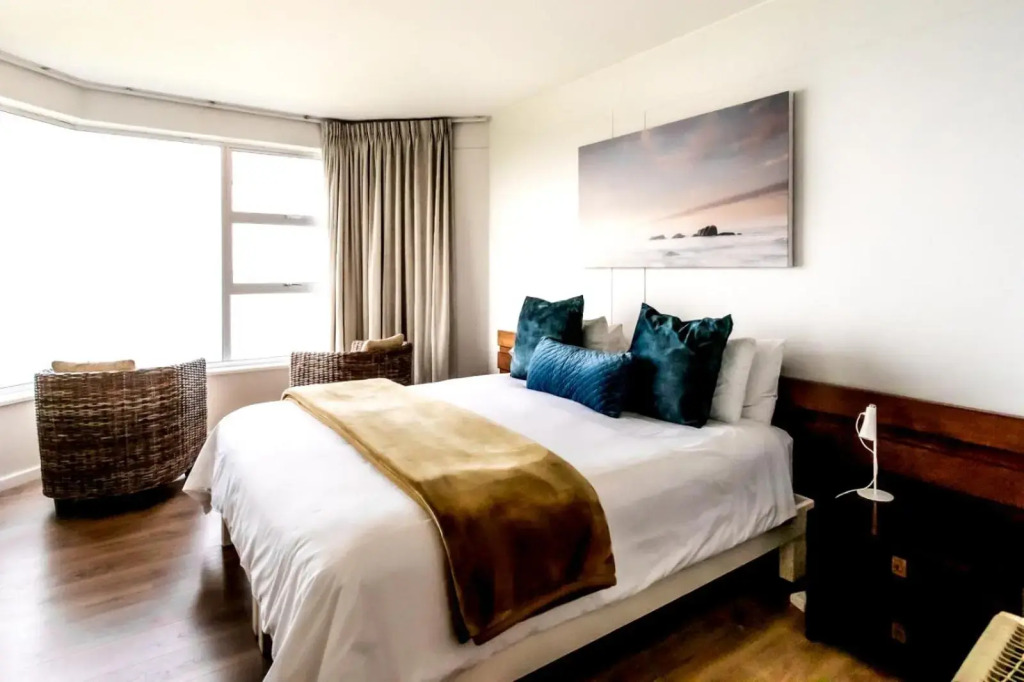 Bayview 208