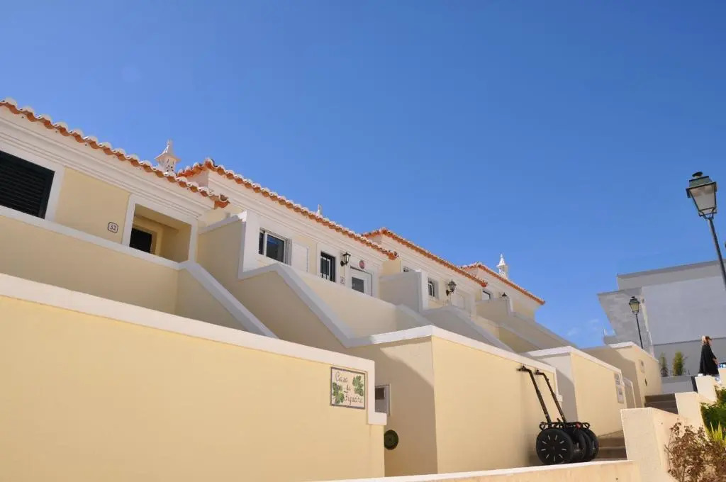 2BDR Townhouse Duplex with Pool by LovelyStay