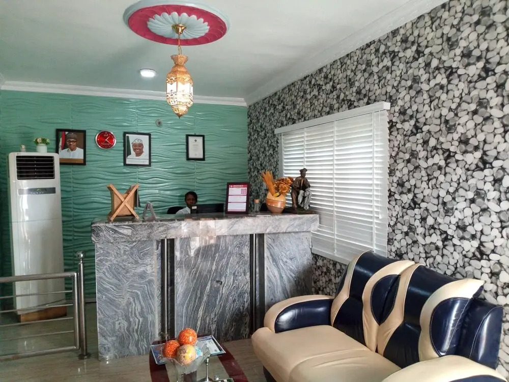 Multifield Hotel & Suites