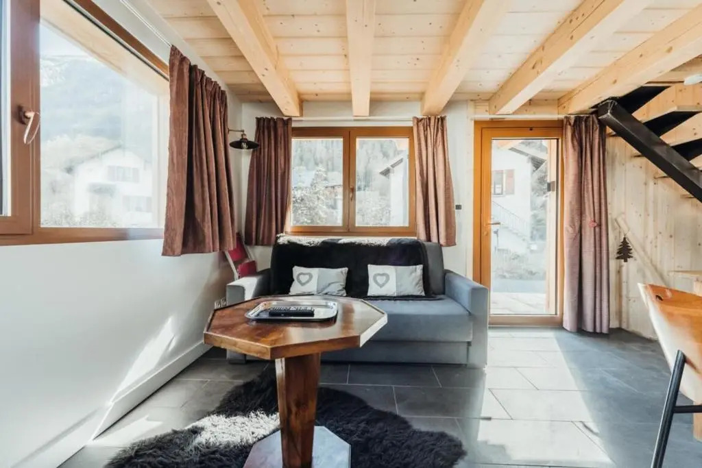 Chalet with mountain view and 2 min walk from the city center