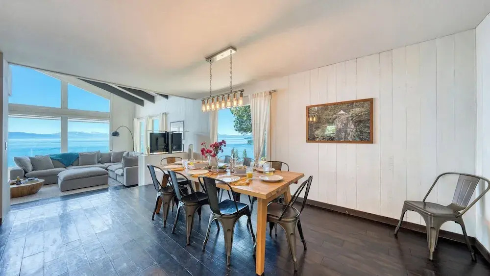 Lakeview by Avantstay Private Waterfront Cabin on Lake Tahoe w/ Hot Tub & Views