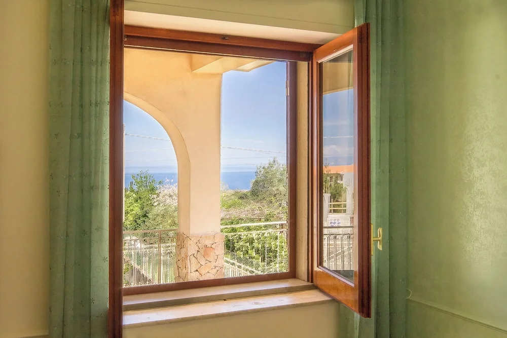 Villa With Volcano View - Happy Rentals