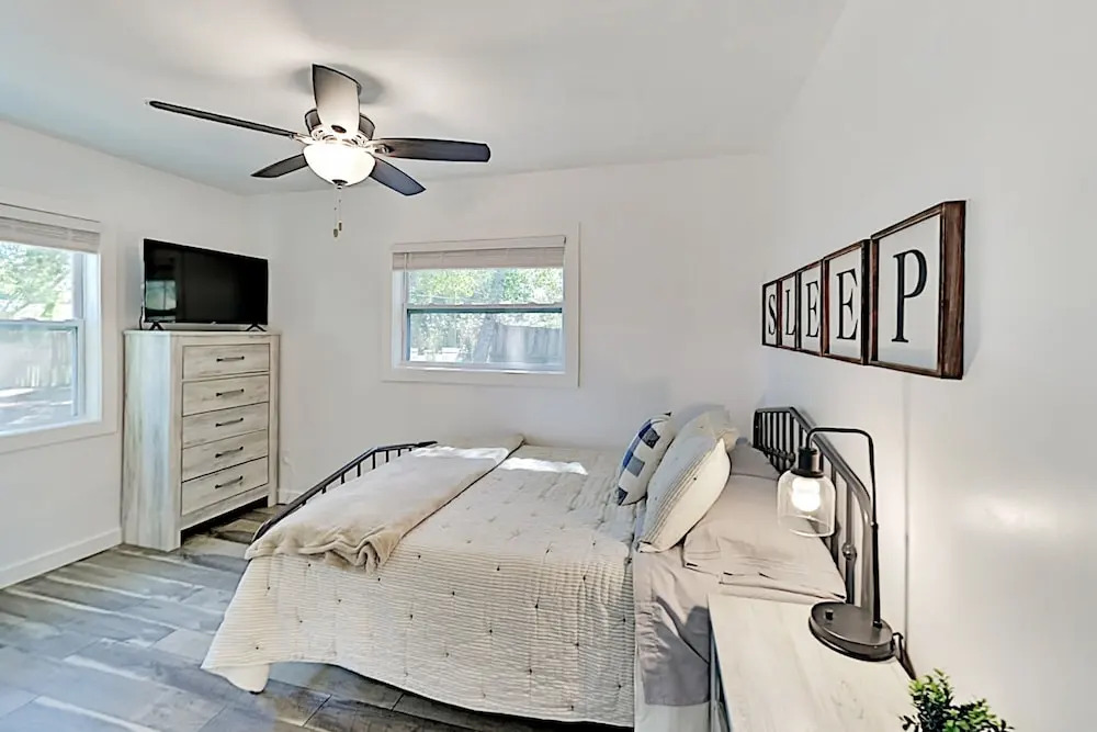 Lovely Anastasia Getaway W/ Walkable Locale 3 Bedroom Home