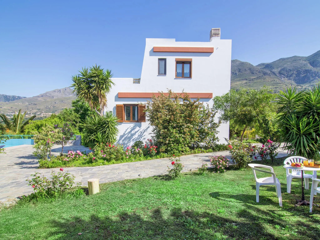 Villa in Lefkogia with Private Pool