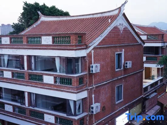 Homestay above wet market
