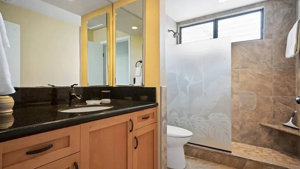Kailua Bay Resort 3301 - Two Bedroom Condo