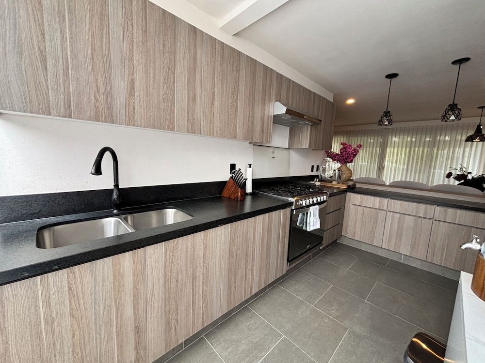 Private Hot Tub - 5BR in Nueva Escondida