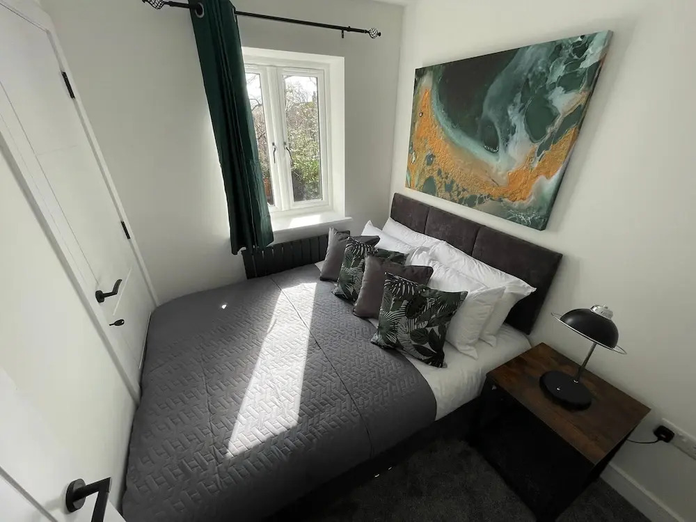 Brand New High Spec House with Parking & Wi-Fi By Home Away From Home - A