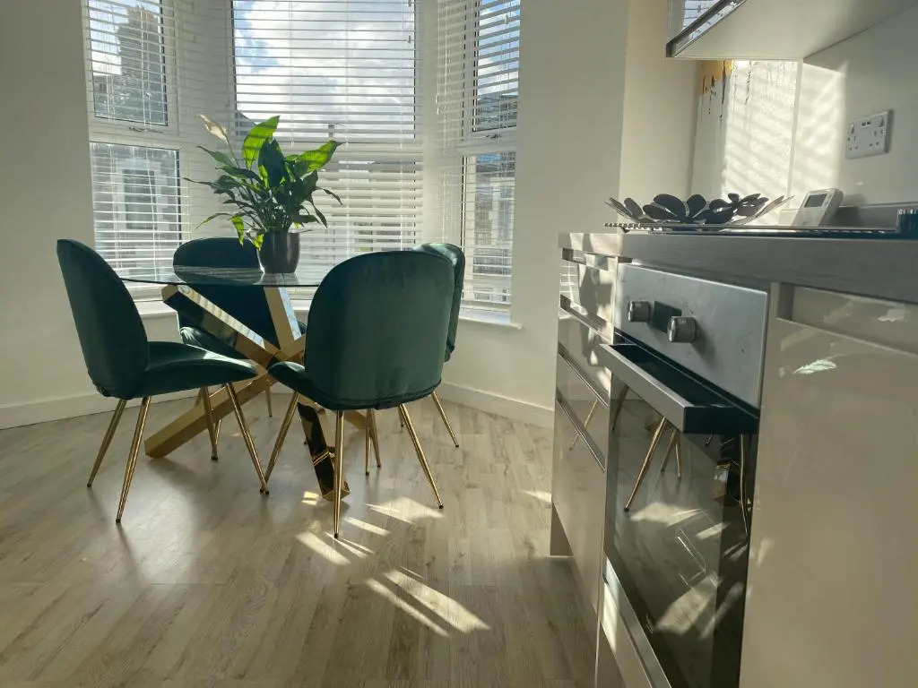 Wyndham Crescent - Stylish Flat in Popular Pontcanna