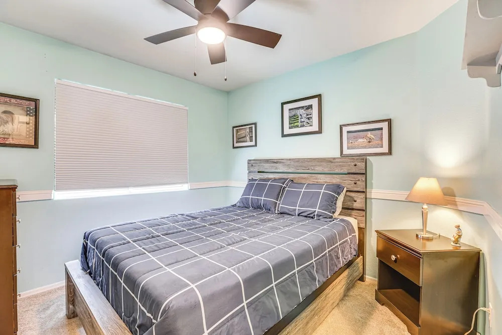 Patio + Fire Pit: Peoria Getaway Near Golfing!
