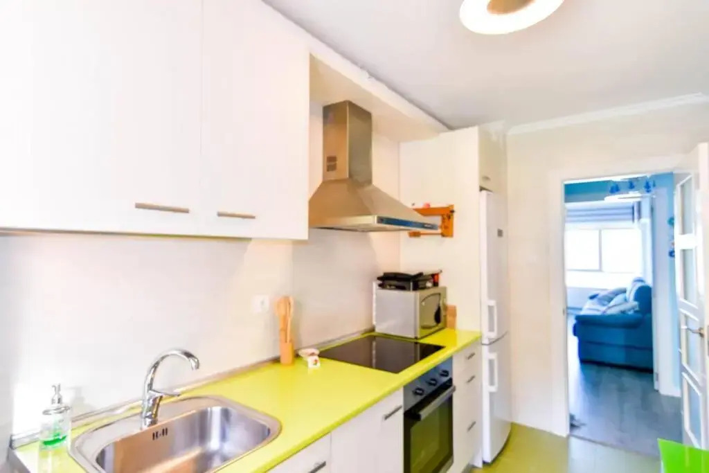 ¡Nuevo! Coqueto y cómodo apartamento con piscina y padel