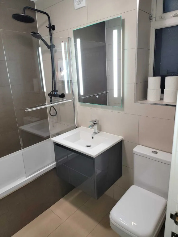 Stunning 2-bed Apartment in Manchester Built 2023