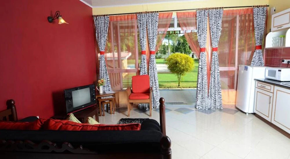 Visit Beautiful Mombasa and Stay at the Wonderful Makweru Villas