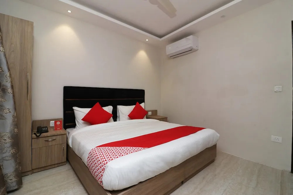 OYO 23542 Flagship Hotel Shyam