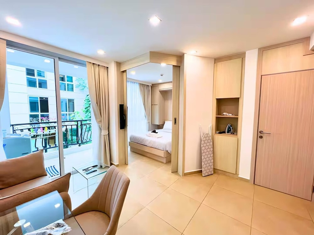 Resort Style Living - Great Location At Pattaya